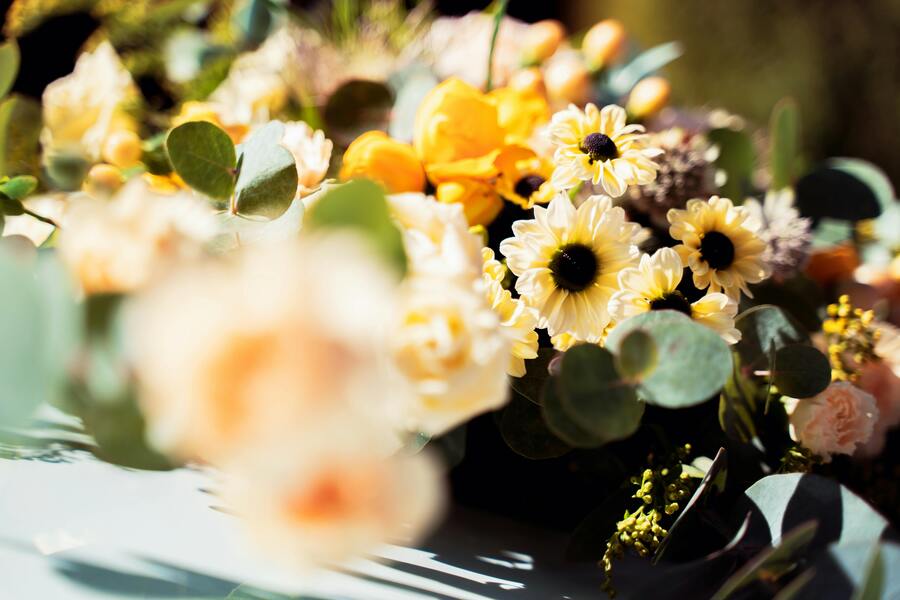 Magisk vårdukning: Låt bordet blomstra med säsongens blommor