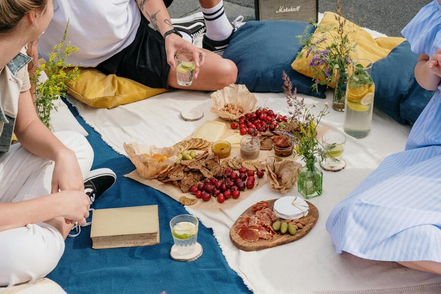 Sommarens vackraste picknickdukning