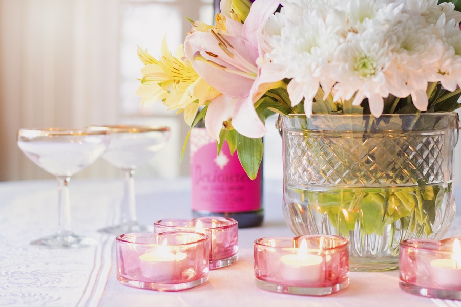 Skapa en romantisk bordsdukning med pastellfärger